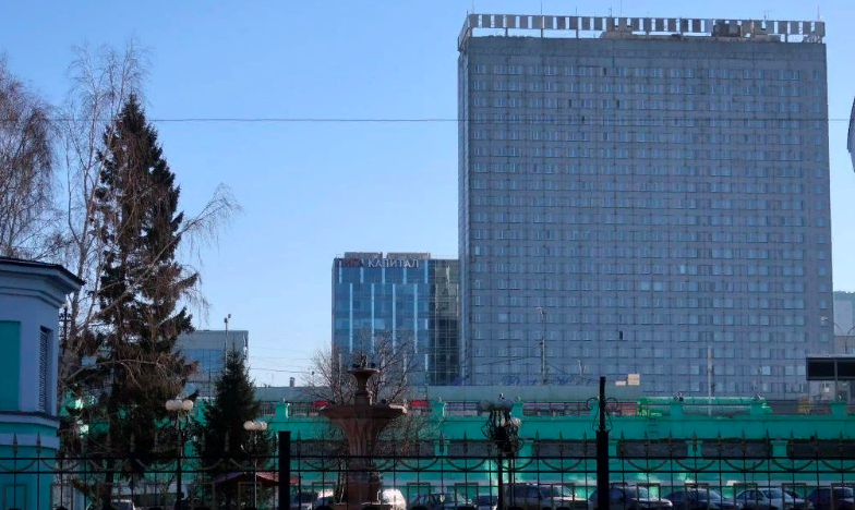 Фото Более 500 человек эвакуировали из гостиницы в центре Новосибирска из-за возгорания 2